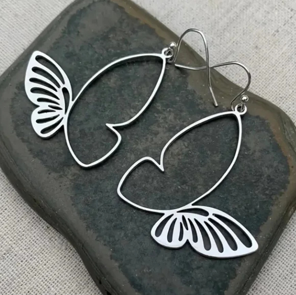 Butterfly Earrings 🦋 - Picture 3 of 4